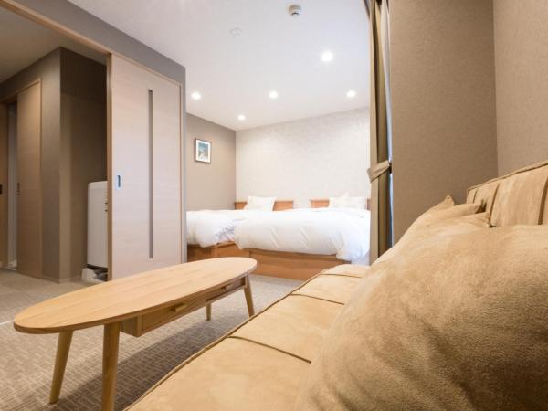 Stay SAKURA Kyoto Nijo Seasons : photo 3 de la chambre studio avec canapé-lit