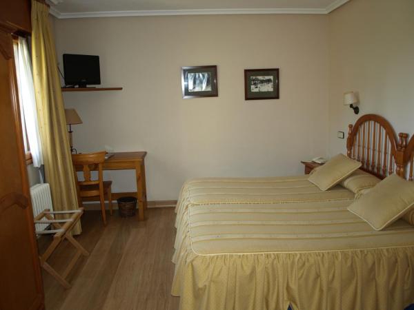 Hotel Casa Camila : photo 1 de la chambre chambre double avec lit d'appoint