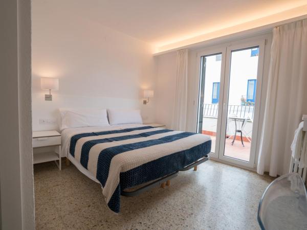 Hostal Marina Cadaqués : photo 3 de la chambre chambre double avec terrasse