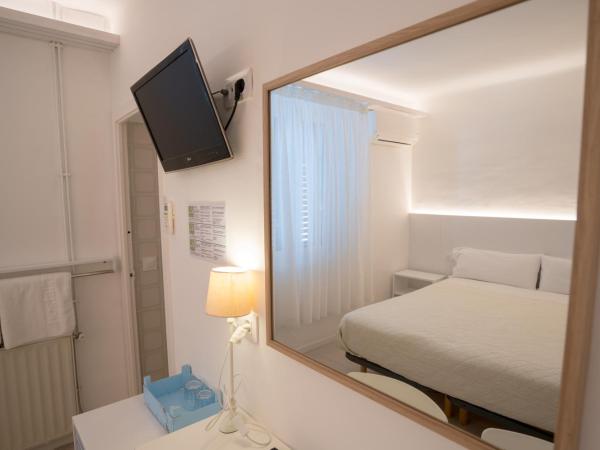 Hostal Marina Cadaqués : photo 5 de la chambre chambre double standard