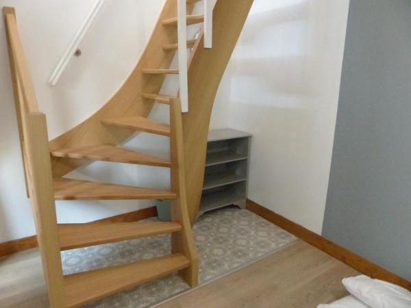 Chambre d'hôtes Logis de Saint Jean : photo 5 de la chambre chambre quadruple avec salle de bains privative