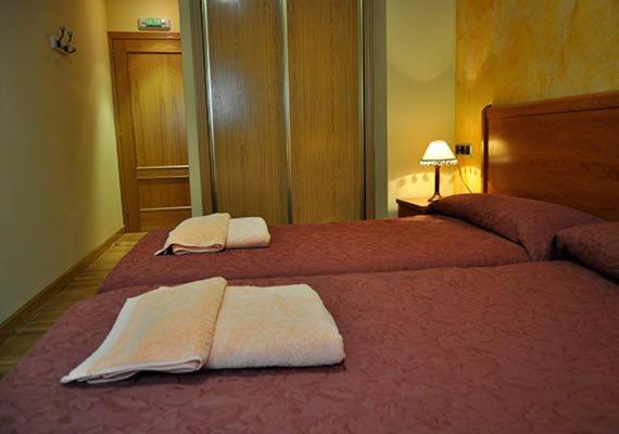 Hostal Puerta del Valle : photo 8 de la chambre chambre lits jumeaux deluxe