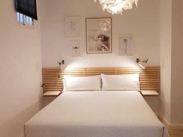 Las Atarazanas - Design Hostal : photo 2 de la chambre chambre double intérieure 