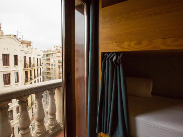 Yeah Barcelona Hostel : photo 9 de la chambre lit dans dortoir mixte de 4 lits