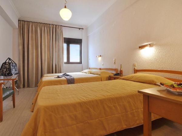 Hotel Atlantis : photo 5 de la chambre chambre triple - vue latérale sur mer