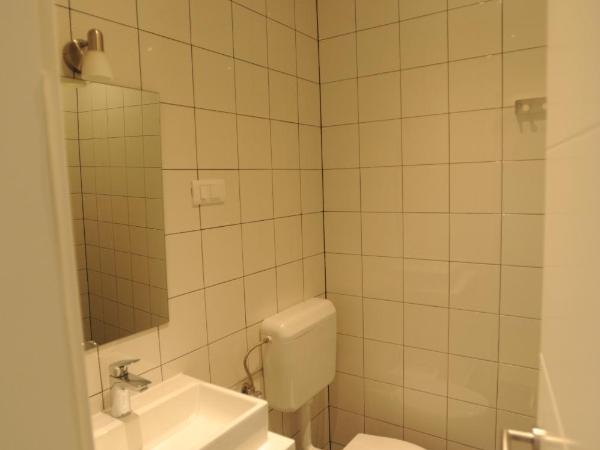 Windward Hostel Zadar : photo 3 de la chambre chambre double avec salle de bains privative