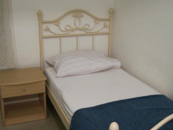 Rooms Garden : photo 2 de la chambre chambre triple avec salle de bains