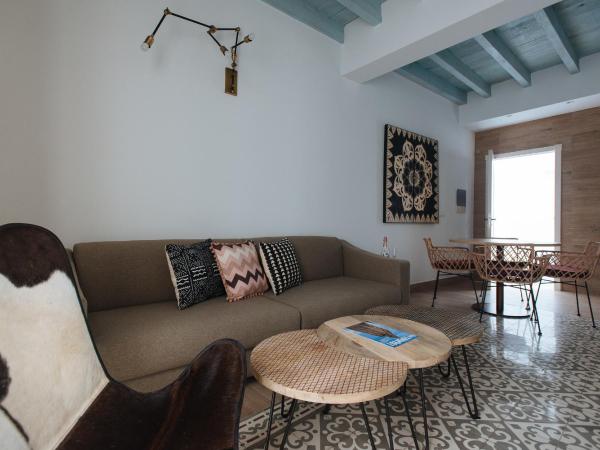 Hommyhome Casa Assle : photo 9 de la chambre suite avec balcon