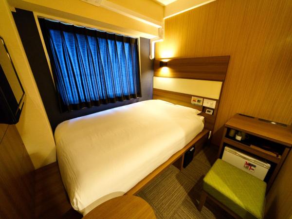 Super Hotel Lohas Ikebukuro-Eki Kitaguchi : photo 2 de la chambre chambre double avec petit lit double 

