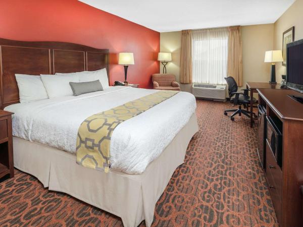 Baymont by Wyndham Oklahoma City/Quail Springs : photo 6 de la chambre chambre lit king-size - non-fumeurs
