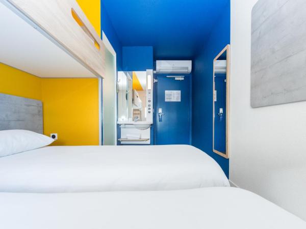 Ibis Budget Marmande : photo 3 de la chambre chambre triple avec lits jumeaux