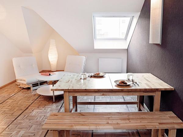 Five Elements Hostel Frankfurt : photo 4 de la chambre chambre simple - douche et toilettes dans le couloir