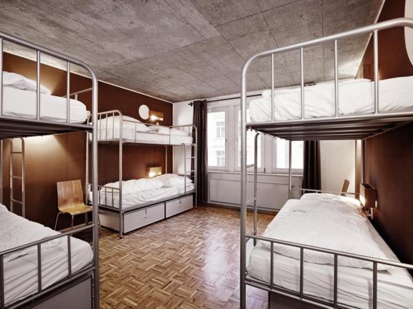 Five Elements Hostel Frankfurt : photo 2 de la chambre lit simple en dortoir mixte (6 adultes)