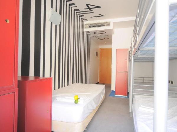 Albergue Revolutum Hostel : photo 6 de la chambre chambre quintuple