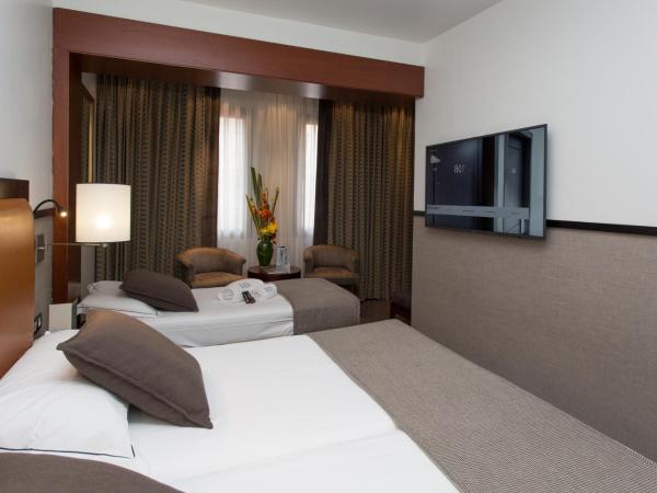 Hotel Balmoral : photo 4 de la chambre chambre double ou lits jumeaux avec lit d'appoint