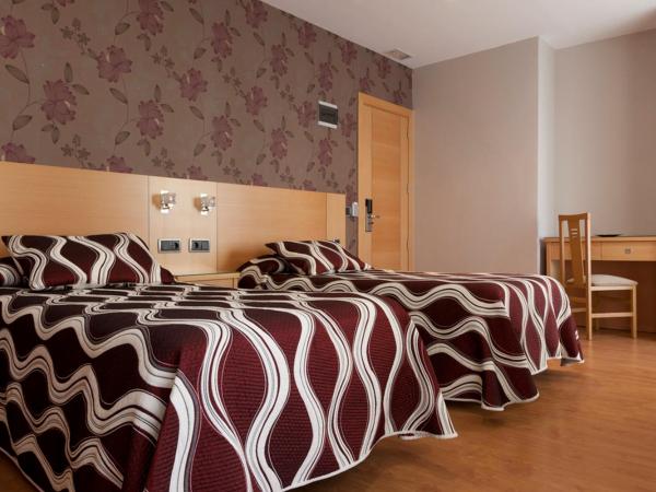 Hostal Jemasaca-Palma61 : photo 1 de la chambre chambre double avec lit d'appoint (3 adultes)