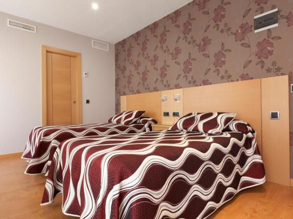 Hostal Jemasaca-Palma61 : photo 6 de la chambre chambre double avec lit d'appoint (3 adultes)