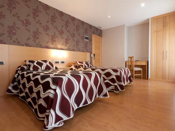 Hostal Jemasaca-Palma61 : photo 3 de la chambre chambre double avec lit d'appoint (3 adultes)