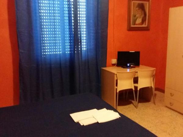 Hotel Violetta : photo 2 de la chambre chambre double ou lits jumeaux