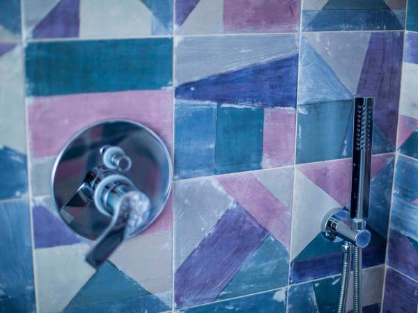 Hostal Sevilla Santa Justa - Adults only : photo 5 de la chambre chambre lits jumeaux avec salle de bains privative