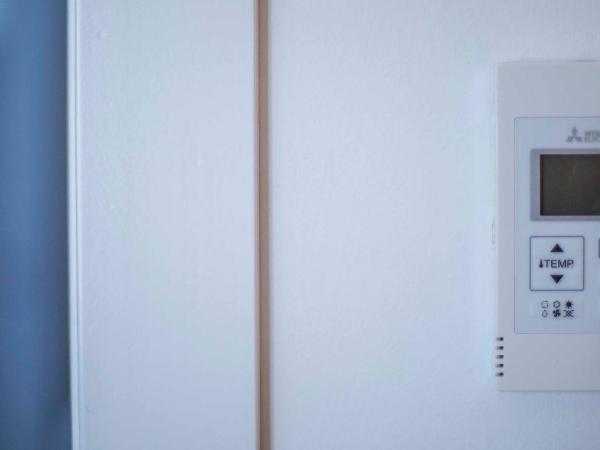 Hostal Sevilla Santa Justa - Adults only : photo 8 de la chambre chambre lits jumeaux avec salle de bains privative