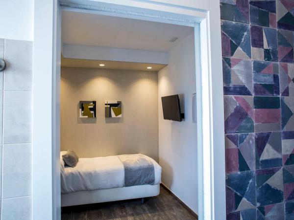 Hostal Sevilla Santa Justa - Adults only : photo 8 de la chambre chambre simple avec salle de bains privative