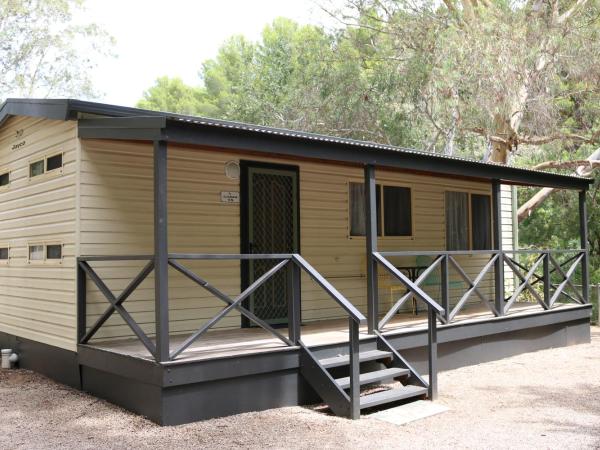 Adelaide Brownhill Creek Tourist Park : photo 2 de la chambre chalet 3 chambres
