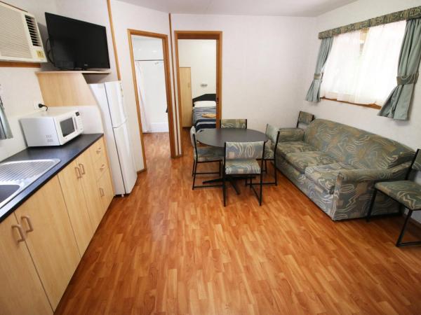 Adelaide Brownhill Creek Tourist Park : photo 6 de la chambre chalet 3 chambres