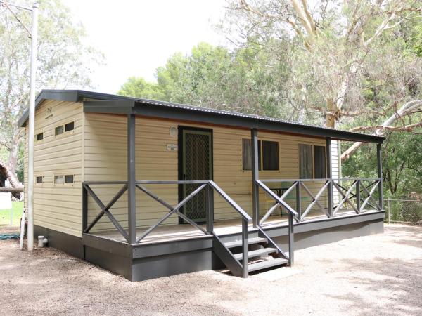 Adelaide Brownhill Creek Tourist Park : photo 1 de la chambre chalet 3 chambres