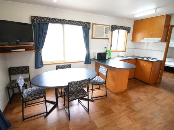 Adelaide Brownhill Creek Tourist Park : photo 3 de la chambre chalet 2 chambres