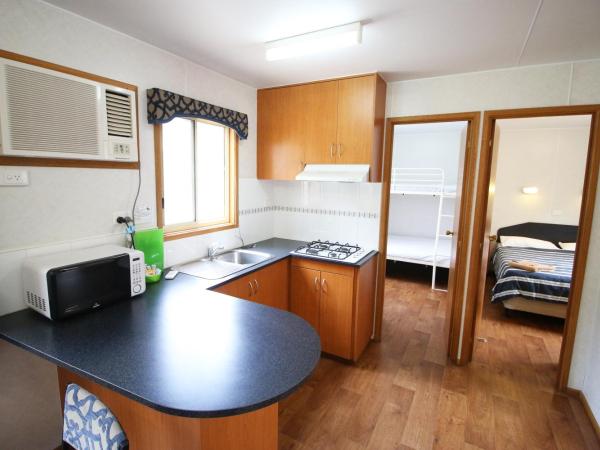 Adelaide Brownhill Creek Tourist Park : photo 4 de la chambre chalet 2 chambres