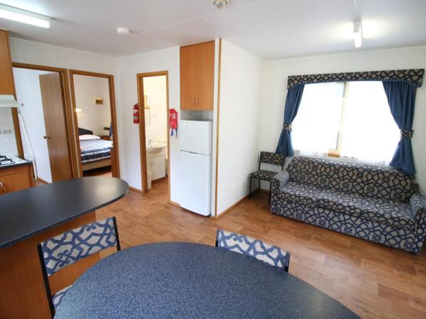 Adelaide Brownhill Creek Tourist Park : photo 5 de la chambre chalet 2 chambres