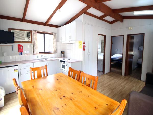 Adelaide Brownhill Creek Tourist Park : photo 4 de la chambre chalet 2 chambres standard