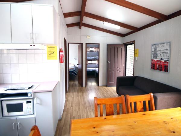 Adelaide Brownhill Creek Tourist Park : photo 6 de la chambre chalet 2 chambres standard