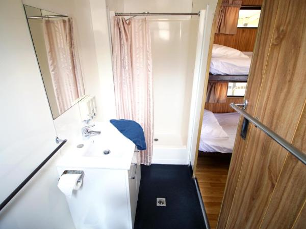 Adelaide Brownhill Creek Tourist Park : photo 2 de la chambre chalet Économique