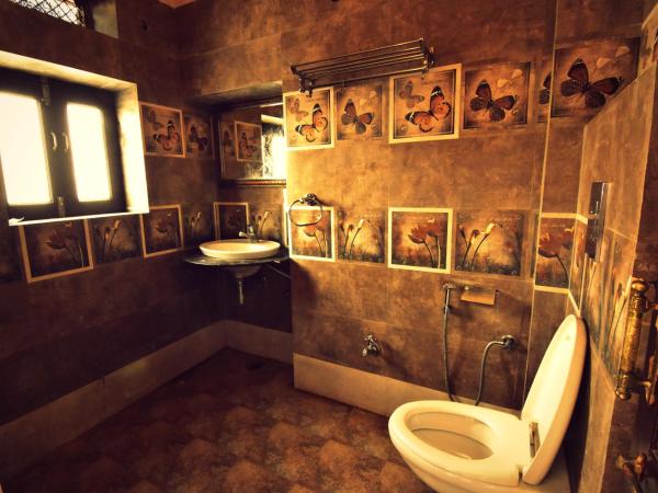 Yogis Guest House : photo 1 de la chambre chambre familiale