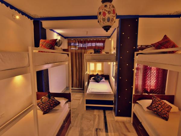 Yogis Guest House : photo 2 de la chambre chambre familiale