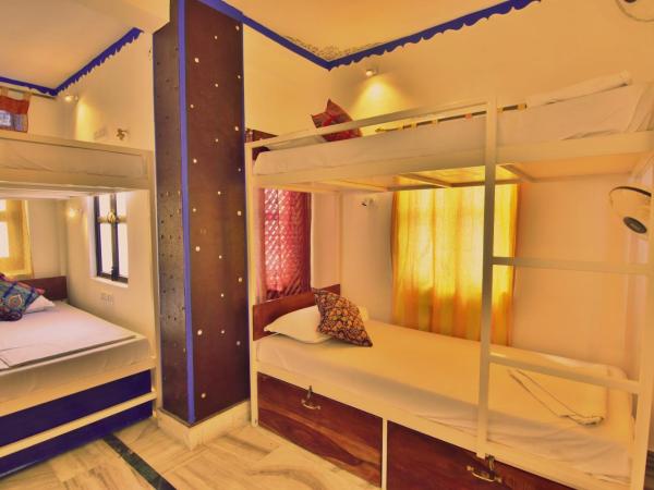 Yogis Guest House : photo 3 de la chambre chambre familiale