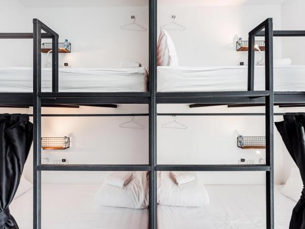 Book a Bed Poshtel - SHA Plus : photo 5 de la chambre lit dans dortoir mixte de 4 lits