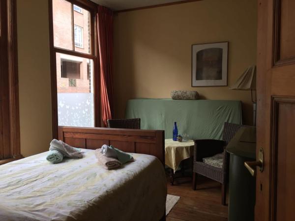 Smitsstraat B&B : photo 1 de la chambre chambre triple basique avec salle de bains commune