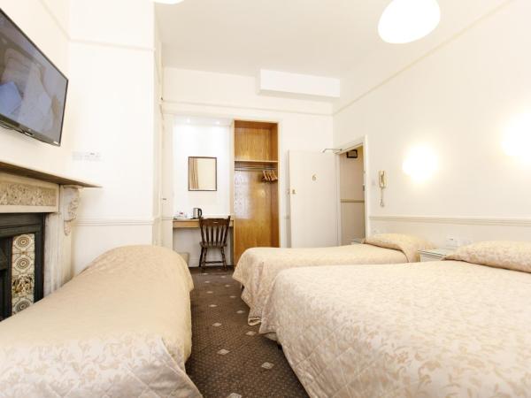 Jesmond Hotel : photo 1 de la chambre chambre quadruple avec salle de bains