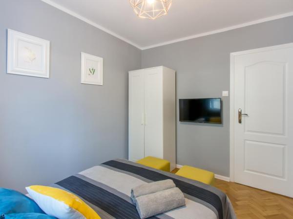 ClickTheFlat Żurawia Street Apart Rooms : photo 2 de la chambre chambre double avec salle de bains commune