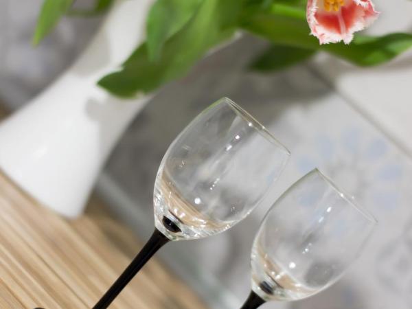 ClickTheFlat Żurawia Street Apart Rooms : photo 10 de la chambre chambre double avec salle de bains commune