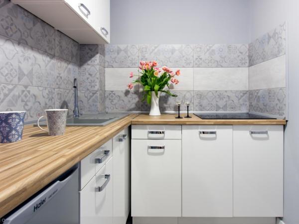 ClickTheFlat Żurawia Street Apart Rooms : photo 3 de la chambre chambre double avec salle de bains commune