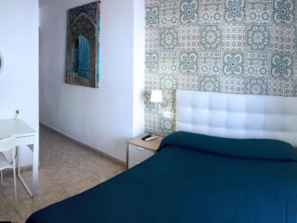 Hostal La Pilarica : photo 7 de la chambre chambre double avec balcon