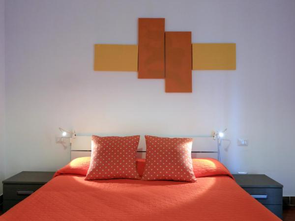 Primo Piano Guesthouse - Bari Policlinico : photo 5 de la chambre chambre triple avec salle de bains privative