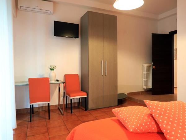 Primo Piano Guesthouse - Bari Policlinico : photo 4 de la chambre chambre triple avec salle de bains privative