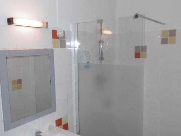 Hôtel Renova : photo 1 de la chambre chambre double avec salle de bains privative