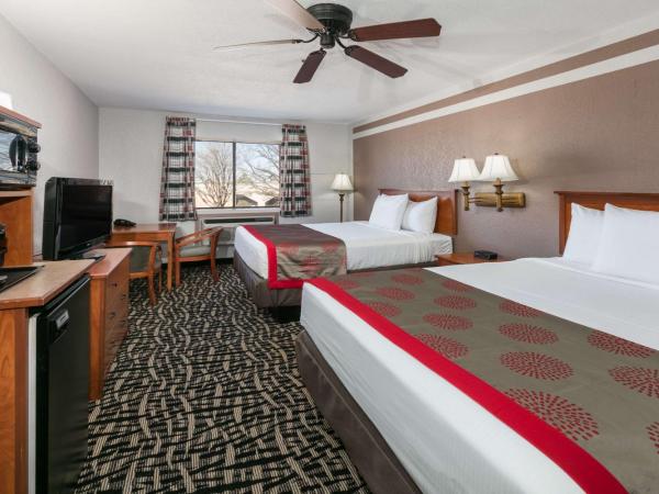 Ramada by Wyndham Oklahoma City Airport North : photo 10 de la chambre chambre 2 lits queen-size - non-fumeurs