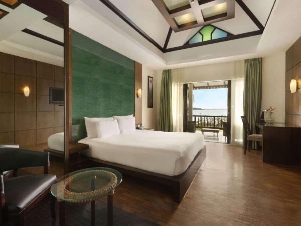 Ramada Resort by Wyndham Kochi : photo 9 de la chambre cottage avec vue sur le lac